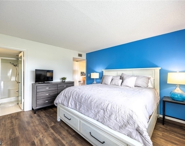 6220 Augusta Drive - Photo Thumbnail 13