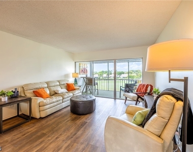 6220 Augusta Drive - Photo Thumbnail 10