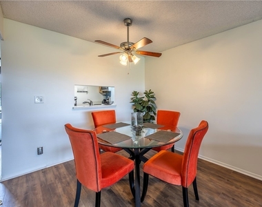 6220 Augusta Drive - Photo Thumbnail 8