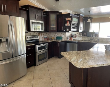 531 Sw 39th Terrace - Photo Thumbnail 2