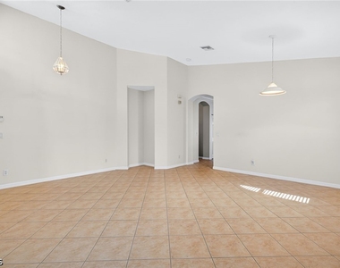 8369 Sumner Avenue - Photo Thumbnail 7