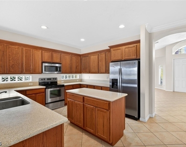 8369 Sumner Avenue - Photo Thumbnail 12