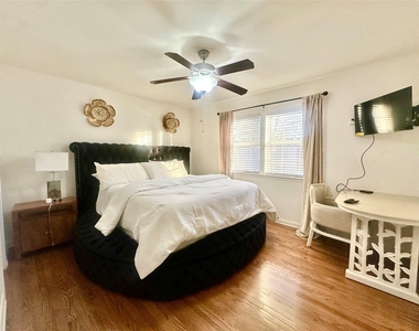 5329 Pagewood Lane - Photo Thumbnail 10