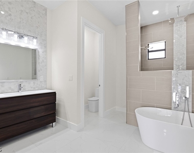 2100 Nw 21st Street - Photo Thumbnail 13