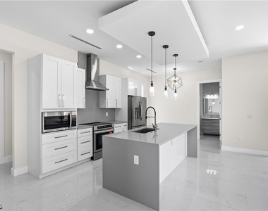 2100 Nw 21st Street - Photo Thumbnail 5