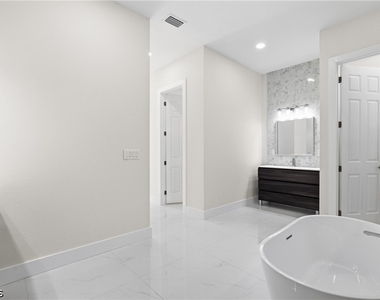 2100 Nw 21st Street - Photo Thumbnail 14
