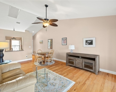 4616 Se 5th Place - Photo Thumbnail 1