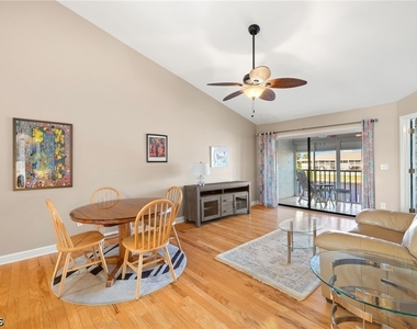 4616 Se 5th Place - Photo Thumbnail 2
