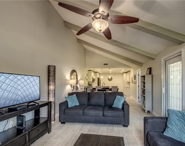 6337 Royal Woods Drive - Photo Thumbnail 13