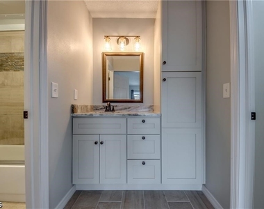 6337 Royal Woods Drive - Photo Thumbnail 17