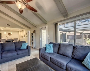 6337 Royal Woods Drive - Photo Thumbnail 10