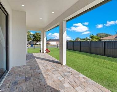 24 Crestwood Circle S - Photo Thumbnail 10