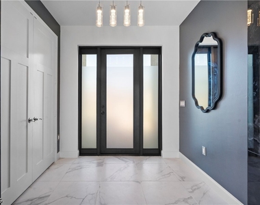 24 Crestwood Circle S - Photo Thumbnail 5