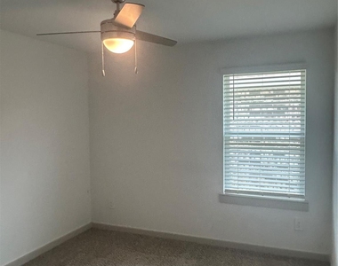 215 Dusty Bridle Lane - Photo Thumbnail 12