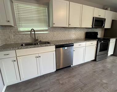 7307 Avenue O - Photo Thumbnail 2