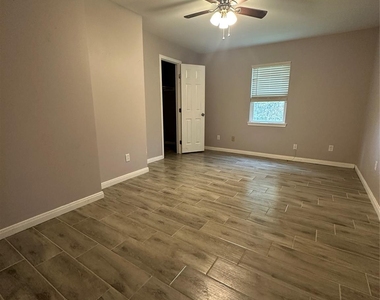 7307 Avenue O - Photo Thumbnail 5
