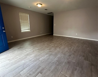 7307 Avenue O - Photo Thumbnail 1