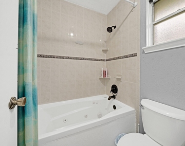 222 Wickhamford Way - Photo Thumbnail 5