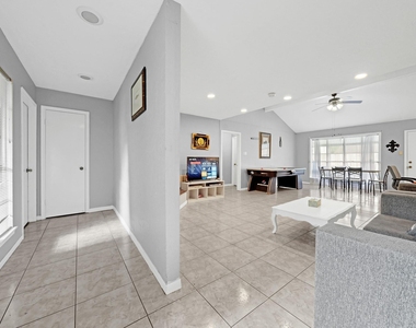 222 Wickhamford Way - Photo Thumbnail 2