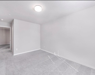 8046 Scanlan Trace - Photo Thumbnail 21