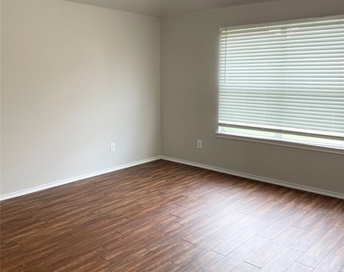 2831 Sockeye Drive - Photo Thumbnail 8
