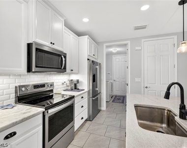 14582 Edgewater Circle - Photo Thumbnail 6