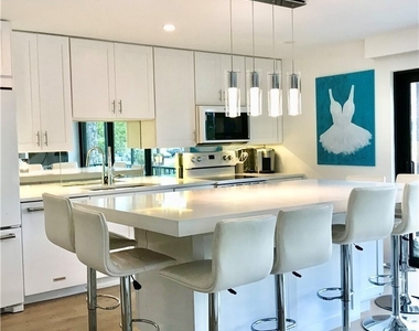 1280 Gordon Drive - Photo Thumbnail 8