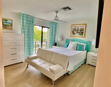 1280 Gordon Drive - Photo Thumbnail 12