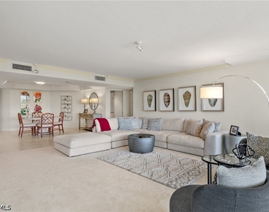 6849 Grenadier Boulevard - Photo Thumbnail 9