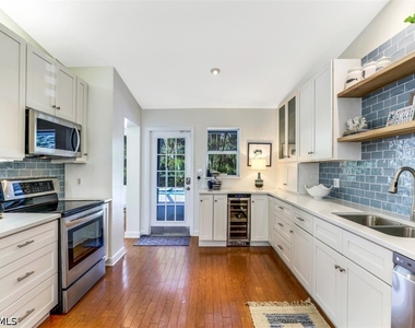 739 7th Avenue N - Photo Thumbnail 8