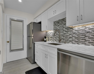 1300 Gulf Shore Boulevard N - Photo Thumbnail 2