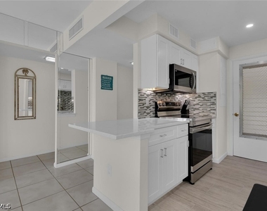 1300 Gulf Shore Boulevard N - Photo Thumbnail 3