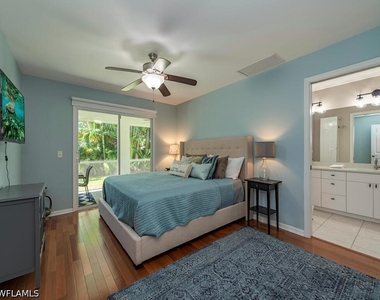 1082 Capri Drive - Photo Thumbnail 4