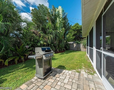 1082 Capri Drive - Photo Thumbnail 11