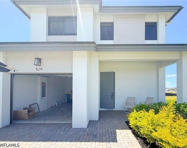5639 Argento Drive - Photo Thumbnail 9