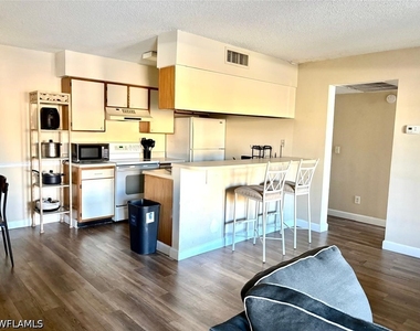 5315 Summerlin Road - Photo Thumbnail 15