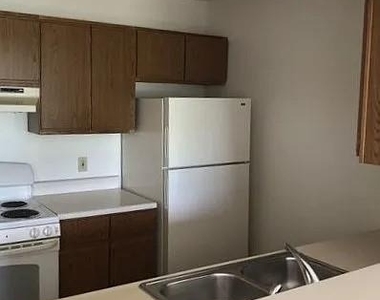 306 Knight St - Photo Thumbnail 3