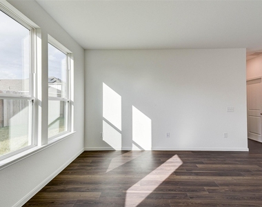 25821 Hedgerow Drive - Photo Thumbnail 10
