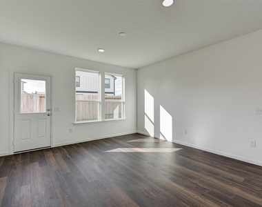 25821 Hedgerow Drive - Photo Thumbnail 9