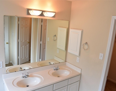 2911 Creek Arbor Circle - Photo Thumbnail 28