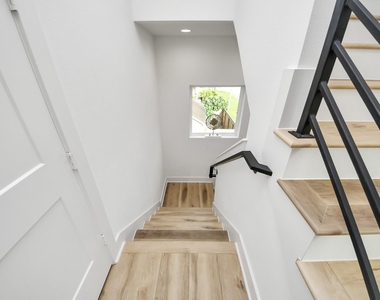 1044 W 17th Street - Photo Thumbnail 8