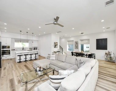 1044 W 17th Street - Photo Thumbnail 16