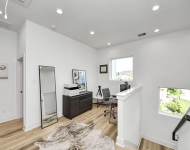 1044 W 17th Street - Photo Thumbnail 30