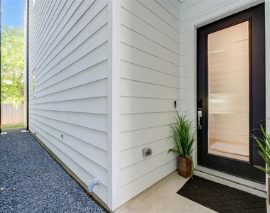 5839 Dolores Street - Photo Thumbnail 2