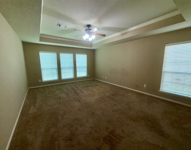 14009 Hollow Canyon Lane - Photo Thumbnail 7