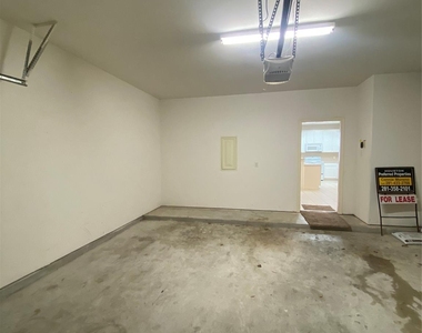 8925 Elm Drake Lane - Photo Thumbnail 5
