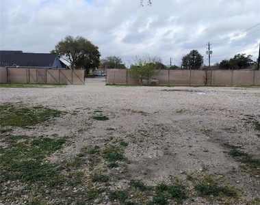 11211 Kittybrook  Drive - Photo Thumbnail 1