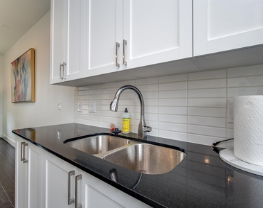 4819 Caroline Street - Photo Thumbnail 24