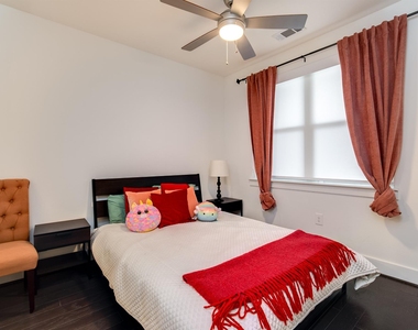 4819 Caroline Street - Photo Thumbnail 8