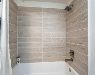 4819 Caroline Street - Photo Thumbnail 11